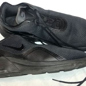 Nike Air Max Motion 2 Running Men's Shoes size 11